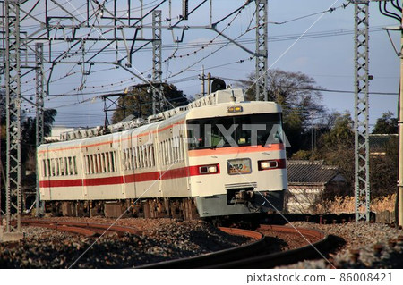 Connecting downtown Asakusa and Nikko ... Limited express Kirifuri 350 series Connecting downtown Asakusa and Nikko ... Limited express Kirifuri 350 series 86008421
