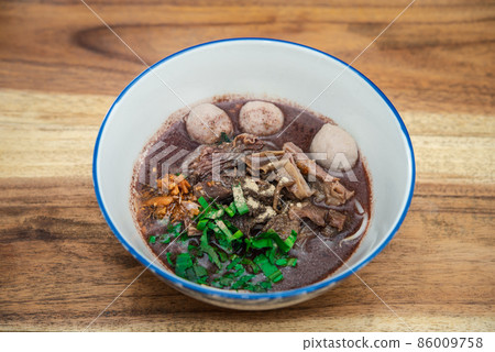 Braised beef clear noodle with meat ball soup stew 86009758