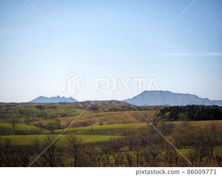 從忍石山看阿蘇山 86009771