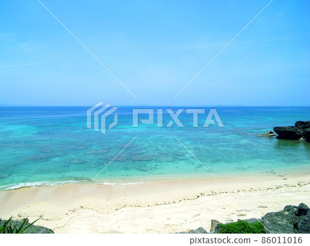 Okinawa God's Island Kudaka Island's beautiful sea 86011016
