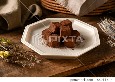 raw chocolate 86011528