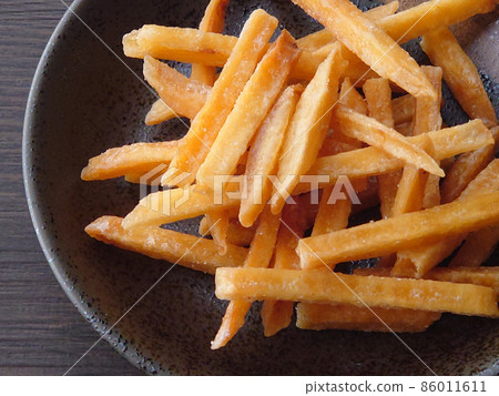It is a sweet made from kenpi and potatoes. It is a sweet made from kenpi and potatoes. 86011611
