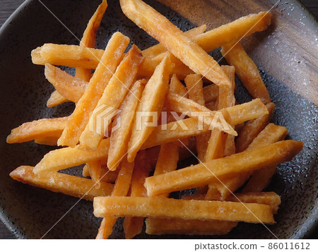 It is a sweet made from kenpi and potatoes. It is a sweet made from kenpi and potatoes. 86011612