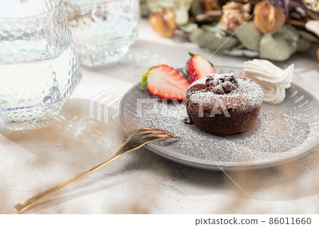 Fondant chocolate chocolate cake 86011660