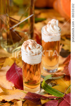 Boozy Pumpkin Pie Shooters 86016102