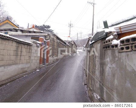 Jeongneunggol. Redevelopment. Alley. Snow road. Snow. Jeongneunggol. Redevelopment. Alley. Snow road. Snow. 86017261