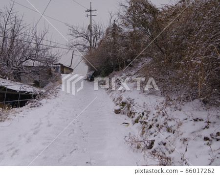 Jeongneunggol. Redevelopment. Alley. Snow road. Snow. Jeongneunggol. Redevelopment. Alley. Snow road. Snow. 86017262