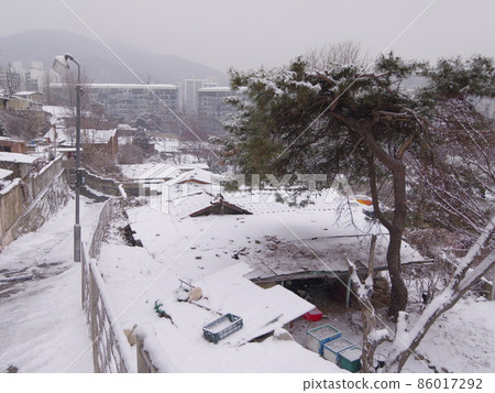 Jeongneunggol. Redevelopment. Alley. Snow road. Snow. 86017292