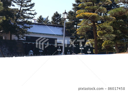 皇居二重橋正門石橋和雪 2022.01.07 東京千代田區千代田皇居內 皇居二重橋正門石橋和雪 2022.01.07 東京千代田區千代田皇居內 86017458
