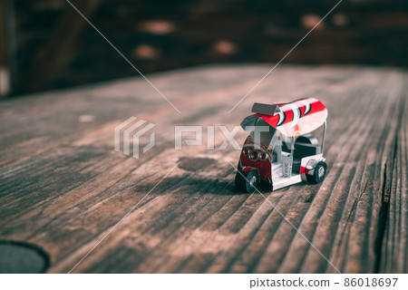 Three-wheeled taxi [tuk-tuk] 86018697