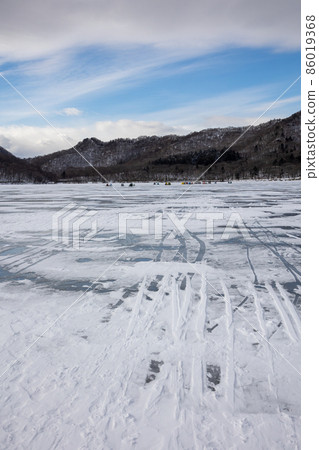 On the frozen Onuma ice, Akagiyama, Gunma Prefecture On the frozen Onuma ice, Akagiyama, Gunma Prefecture 86019368