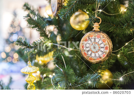 five minutes left to new year five minutes left to new year 86020703