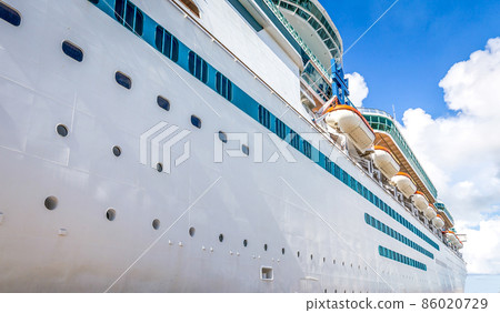 Cuise ship in the Port of the Bahamas 86020729