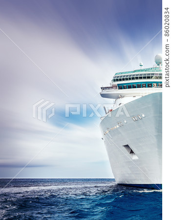 Cruise ship 86020834