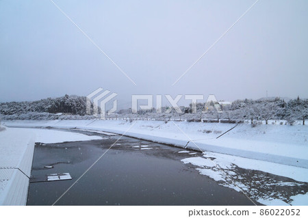 下雪的早晨 筱山川 新田橋的風景 1月 下雪的早晨 筱山川 新田橋的風景 1月 86022052