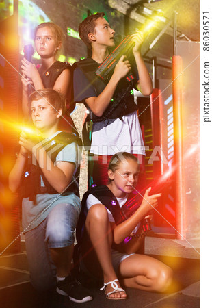 Happy teenagers with laser guns 86030571