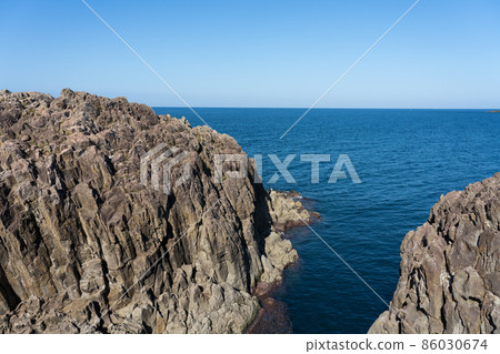 福井縣堺市的陡崖東尋坊（10月） 86030674