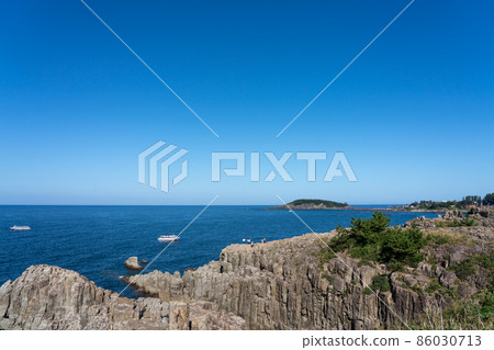 福井縣堺市懸崖峭壁上的東神坊和大島（10月） 86030713