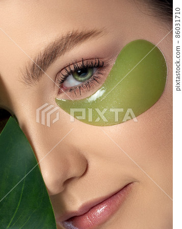 Woman with green eye patches under her eyes 86031710