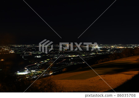 Night view of the Tedori River alluvial fan from the Shishiku Highland 86035708