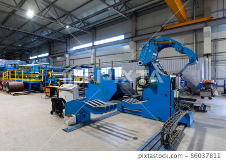 Photo shot of roll of painted galvanized steel sheet at cutting machine, ironworks and metalwork in 86037811