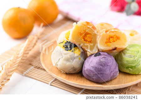 Chinese pastry stuffed with many sweet such as mung bean, egg yolk or custard Chinese pastry stuffed with many sweet such as mung bean, egg yolk or custard 86038241