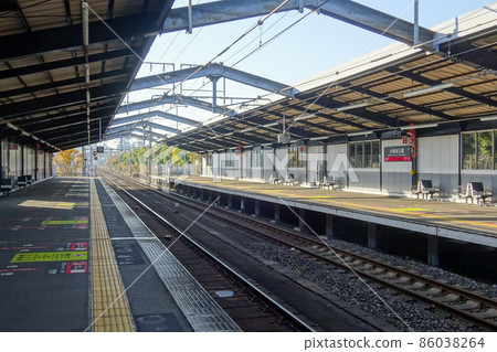 大阪城公園站月台和鐵軌 86038264