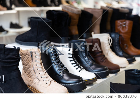 Lots of leather wintry male and female shoes at store 86038376