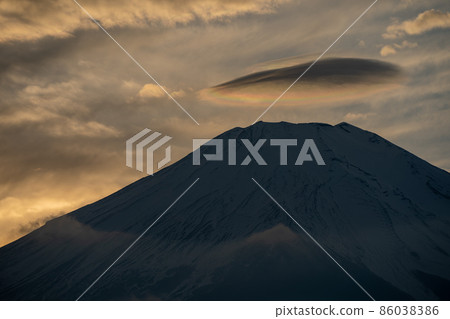 [Yamanashi Prefecture] Mt. Fuji Umbrella cloud 86038386
