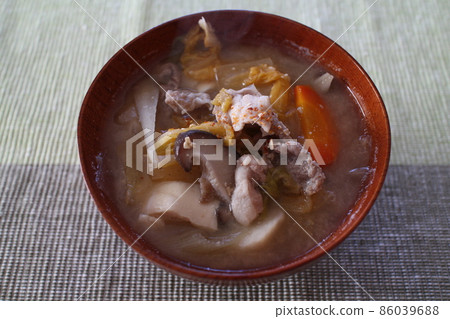冬天溫暖身體的早餐豬肉湯 冬天溫暖身體的早餐豬肉湯 86039688