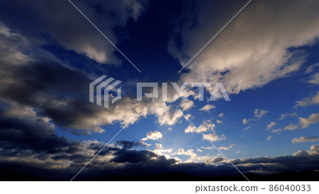 Winter morning sky・Sunrise over the mountains and clouds・Wide angle・220112am Winter morning sky・Sunrise over the mountains and clouds・Wide angle・220112am 86040033
