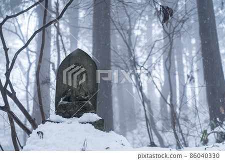 冬季山寺雪景石佛(山形縣山形市) 冬季山寺雪景石佛(山形縣山形市) 86040330