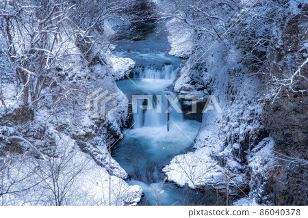 Homeishijuhachi Falls Winter Snowscape (Sendai City, Miyagi Prefecture) 86040378