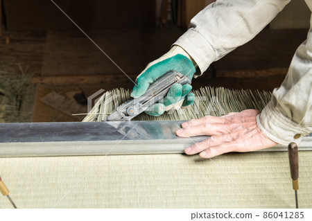 Tatami mat replacement work cutting 86041285
