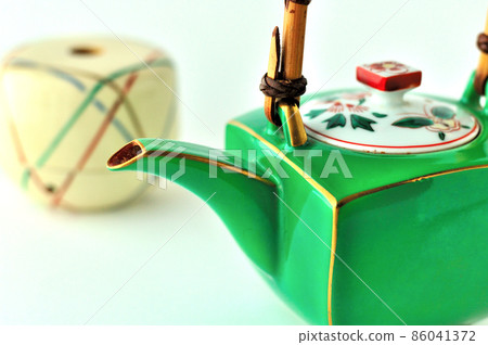 Temari incense burner and green kyusu 86041372