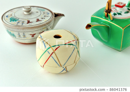 Temari incense burner, Akahada ware kyusu and green kyusu 86041376