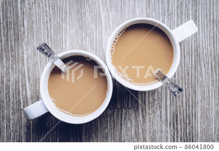 Couple cup of hot instant coffee on the wooden table. 86041800