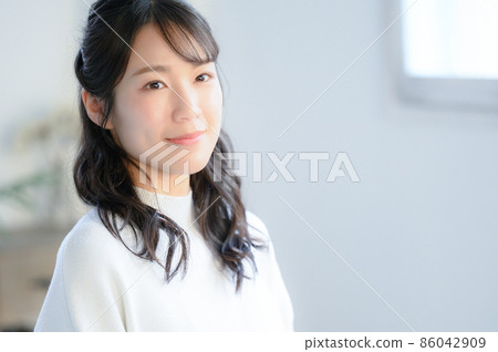 A beautiful Asian (Japanese) woman looking up that can also be used as the main visual 1 There is a copy space 86042909