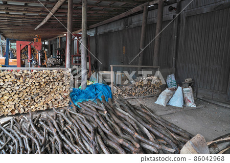 [Kishu Bincho charcoal charcoal kiln] Akizugawa, Tanabe City, Wakayama Prefecture 86042968