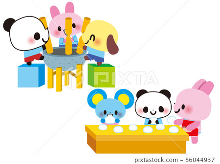 Children enjoying the New Year with rice cakes Children enjoying the New Year with rice cakes 86044937