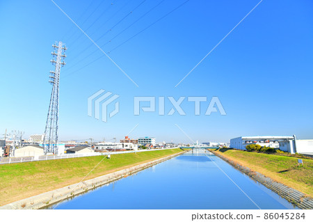Looking toward Ryoke Bridge from Sanno Bridge / Shin Shiba River (Kawaguchi City, Saitama Prefecture) [2021.11] 86045284