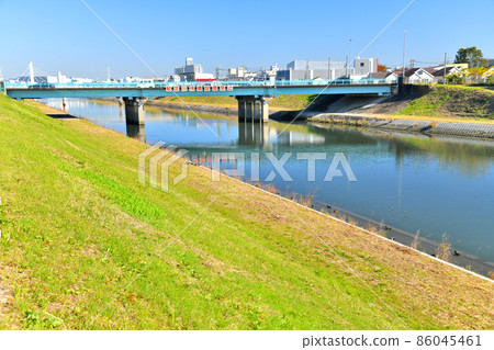 View of Ryoke Bridge / Shin-Shiba River from downstream (Kawaguchi City, Saitama Prefecture) [2021.11] 86045461