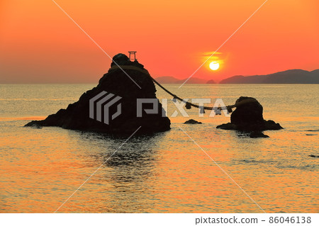 [Mie Prefecture] Futamiura Meotoiwa and Asahi (Futamiokitama Shrine) 86046138