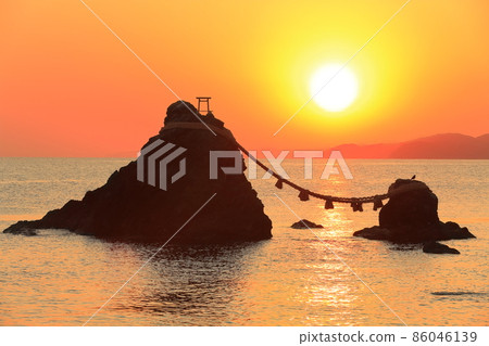 [Mie Prefecture] Futamiura Meotoiwa and Asahi (Futamiokitama Shrine) 86046139