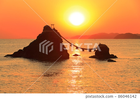 [Mie Prefecture] Futamiura Meotoiwa and Asahi (Futamiokitama Shrine) 86046142