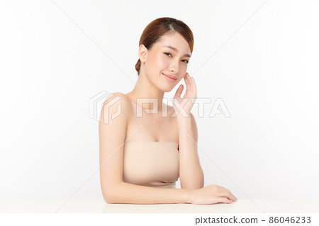 Beautiful young asian woman with clean fresh skin on white background, Face care, Facial treatment, 86046233