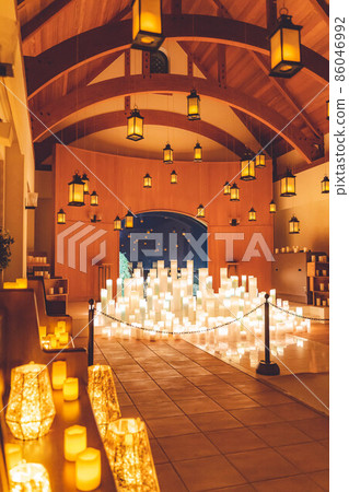 Candles and lanterns lit in the church Candles and lanterns lit in the church 86046992