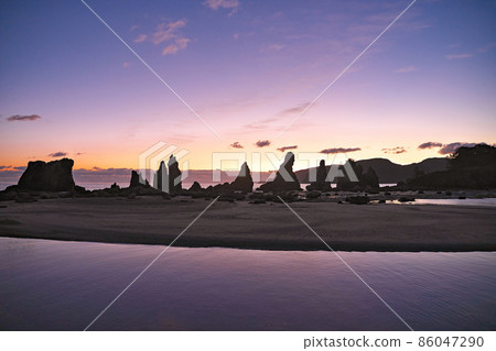 [Hashi Pile Rock（日出）]和歌山縣東郡郡串本町的河 86047290