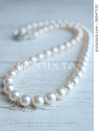 Pearl necklace Pearl necklace 86047332