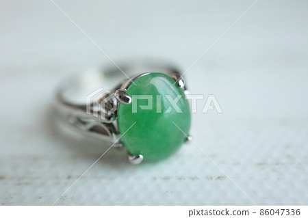 Jade ring 86047336